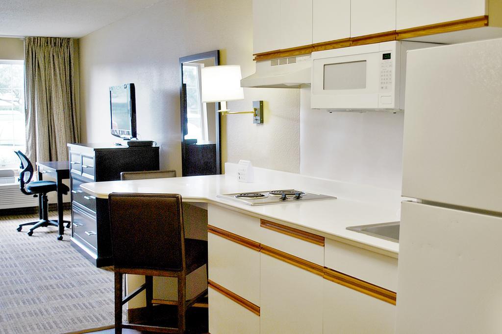 เอ็กซ์เทนด์ สเตย์ อเมริกา ชิคาโก ลอมบาร์ด โอ๊คบรูก Hotel โอ๊คบรูคเทอร์เรซ ภายนอก รูปภาพ